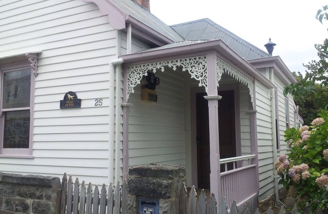 Peck's on Pine Victorian Cottage