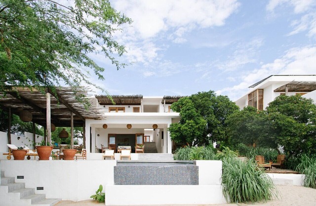Peeniwalli Villa with Private Pool & Beach Access, Treasure Beach