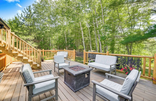 Pembine Cabin w/Expansive Yard, Fire Pit & Grill!
