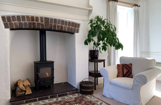Pen y Graig - Front Wing, Church Bay, sea views, 500m to beach.