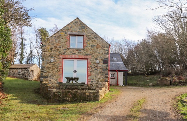 PEN Y MYNYDD, pet friendly, with open fire in Newport, Pembrokeshire