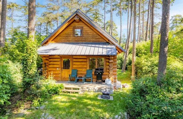 Penn Cove Overlook by AvantStay | Cabin w/Views