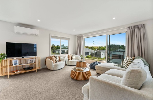 Penny Haven - Lake & Mt Tauhara views, family friendly