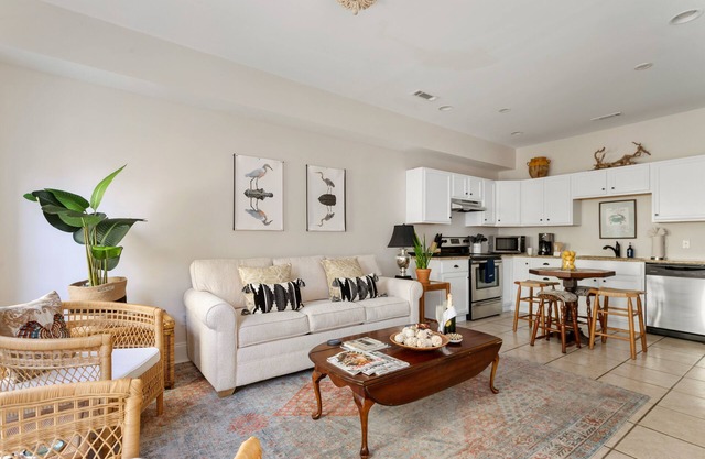 Pentas Home: Historic Secluded Haven