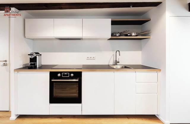 Penthouse (3 rooms, approx. 100 m² living space), with large balcony