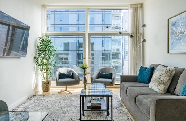 Penthouse above Pike Place Market +Target, Parking, 100 Walk Score