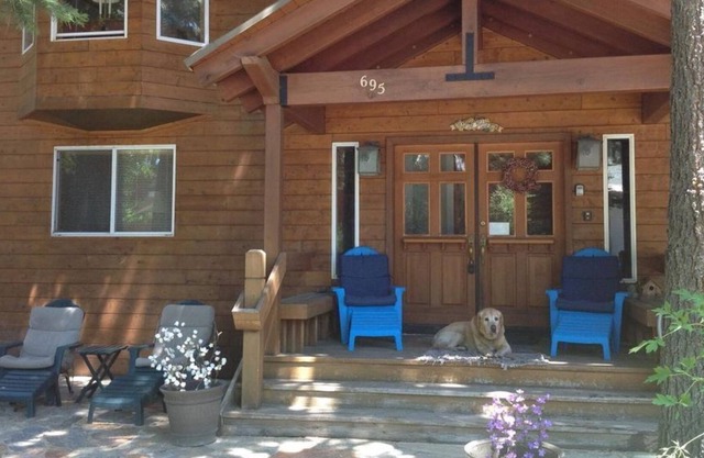 PENTHOUSE-DRAMATIC TAHOE CITY 2 BED WITH LOFT & 3 FIREPLACES, SLEEPS 6