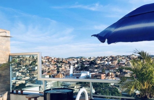 Penthouse gourmet area, shower and pool