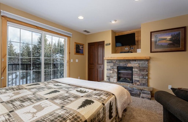 Penthouse Studio w Mtn Sunrise Views & Near Silver Mtn