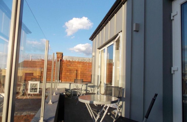 Penthouse with Terrace - Basingstoke