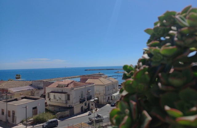 Penthouse with terrace, sea front overlooking Ortigia and its monuments.