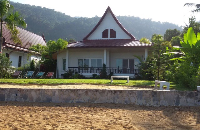 Peony 3 Bedroom Beach Front Villa