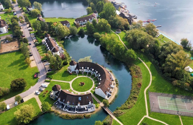 'Pepperpot' Lodge on Isis & Windrush Lakes with Great On-site Facilities