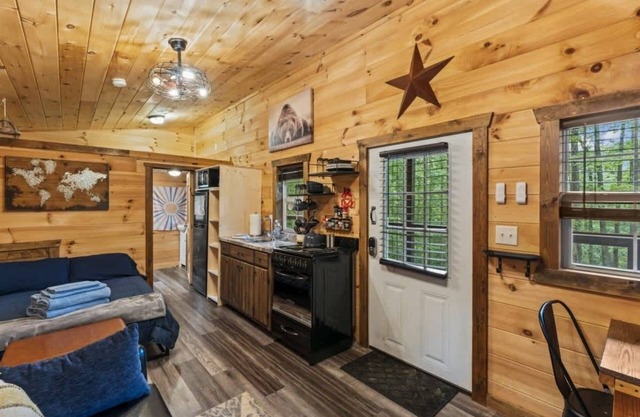Perfect Couples Getaway in the Heart of RRG!