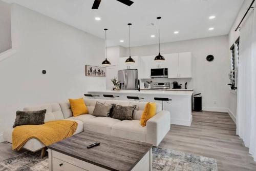 Perfect Dallas Oasis l Pet Friendly l Big Backyard
