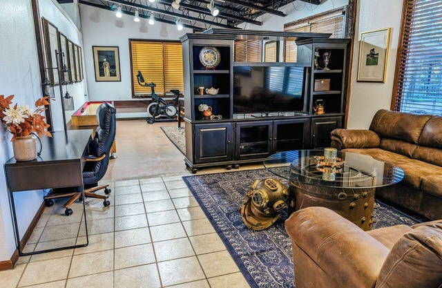 Perfect Family Escape: Playground, Fire Pit, Games & Boat Parking Near Kemah!