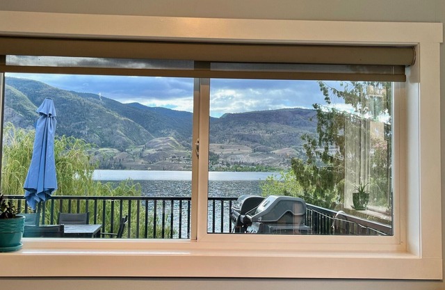 Perfect family vacation home with 100 feet of private lakefront