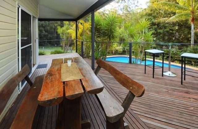 PERFECT FOR LARGE FAMILIES CLOSE TO BEACH AND SHOPS, ACREAGE & GAMES ROOMS