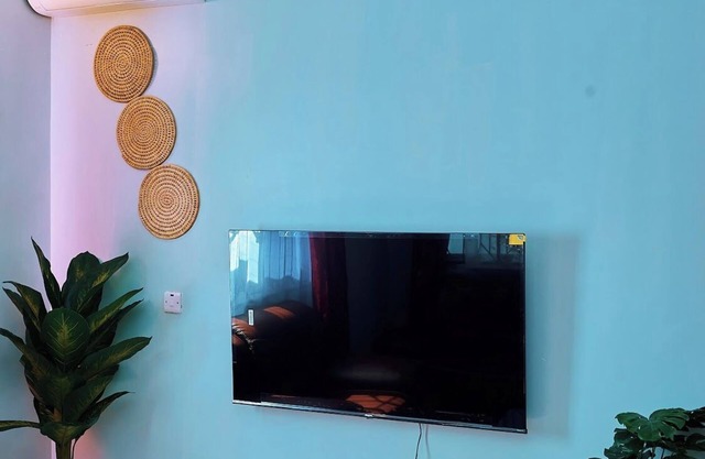 Perfect Gateway minute walk to a major Hotel