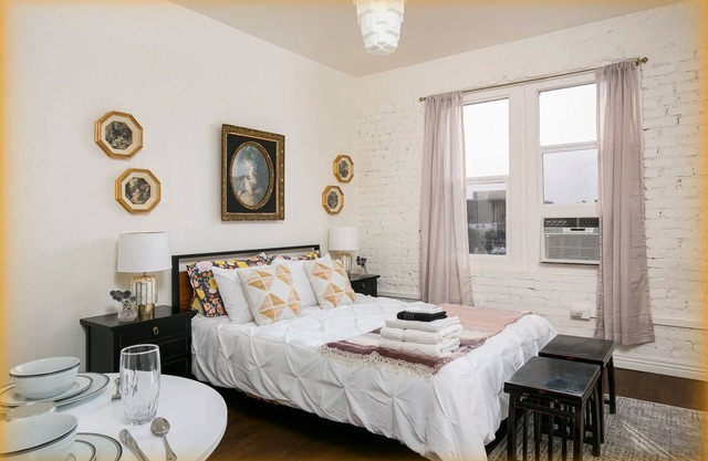 Perfect Getaway for Two Near DTLA!