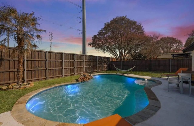 Perfect Getaway Home w Pool, Jacuzzi, Cinema Room
