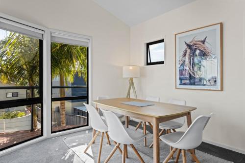 Perfect Jervis Bay location & fresh modern living