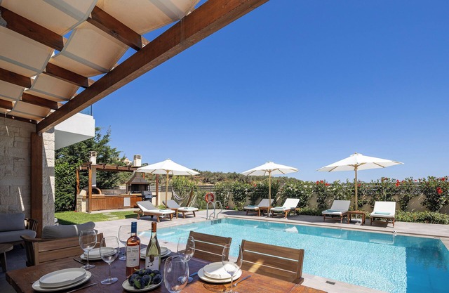 Perfect location, private pool, hot tub and gym!