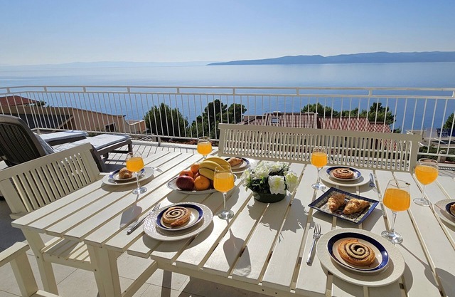 Perfect Seaview Apartment just 150m from the beach, Large Dining Terrace