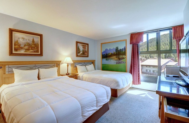 Perfect Ski-In/Ski-Out Hotel Room, Steps to American E Chairlifts, Hot Tub