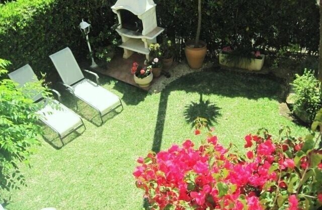 Perfect Summer/Winter let.Ideally Located for Beach/Rests/Shops. Air Con/Wi-f