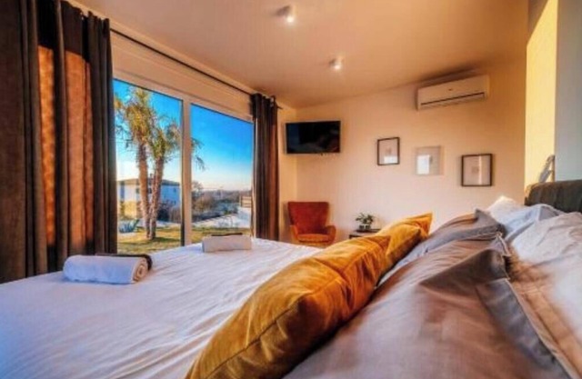 Perfect villa Stressless with beautiful pool in charming Smoković