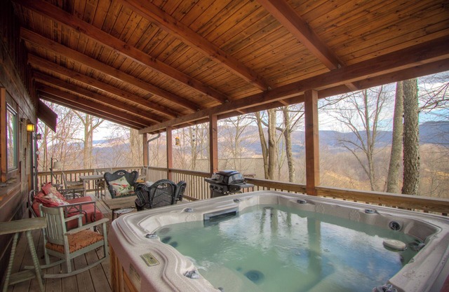 Perfectly furnished, Hot Tub, Views and Immaculate!