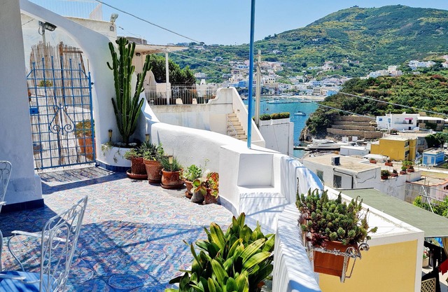 periwinkle panoramic house center- 5 beds included in the weekly rate