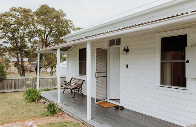Pet & Family Friendly cottage by the sea, 2 acres, Falmouth East Coast Tasmania