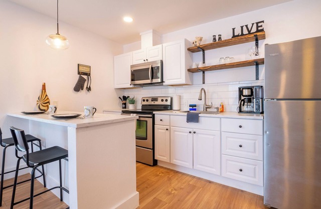 Pet-Free Studio Rental on 2nd Floor w/Parking
