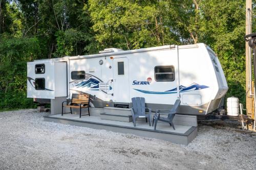 Pet-Friendly 2BR Camper with Fire Pit Grill