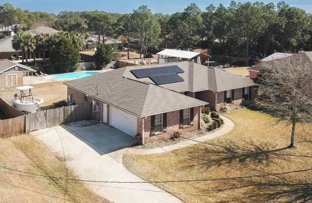 Pet Friendly 4BR home with Pool!