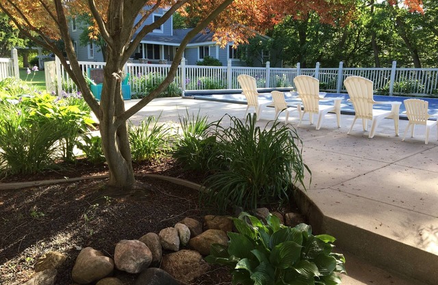 Pet Friendly and peaceful setting!