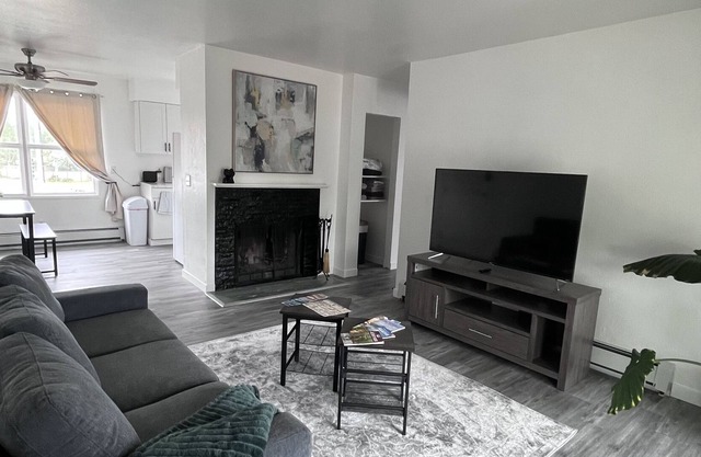 Pet friendly Apartment in Turnagain near airport