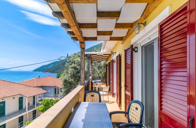 Pet-Friendly Apartment Villa Captain Fotis 4 with Sea View & Balcony