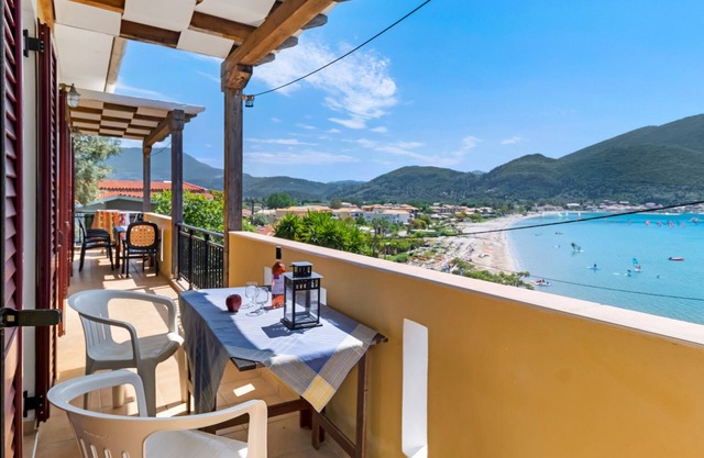 Pet-Friendly Apartment Villa Captain Fotis 3 with Sea View & Balcony
