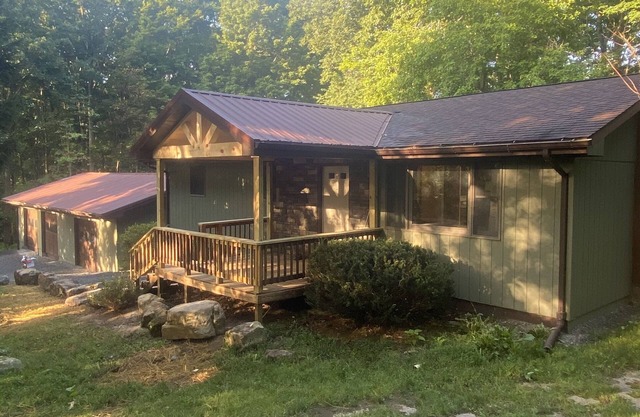 Pet-Friendly Cabin in the Woods