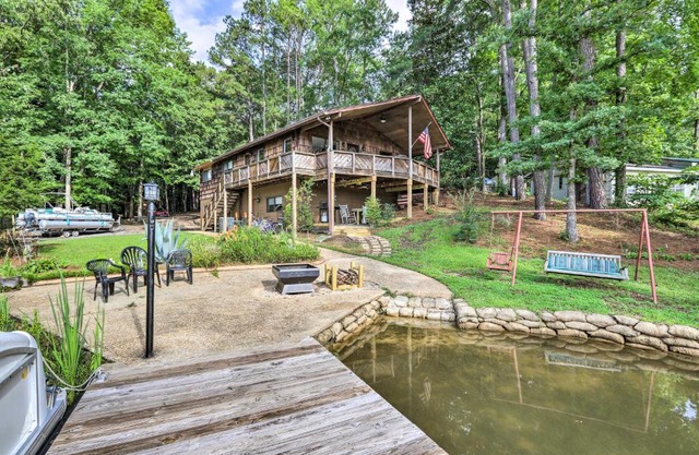 Pet-Friendly Cabin with Dock on Lake Martin!