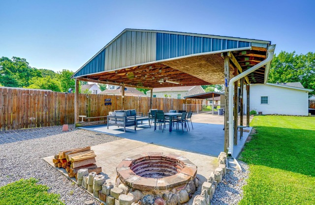 Pet-Friendly Clarksville Home w/Central A/C