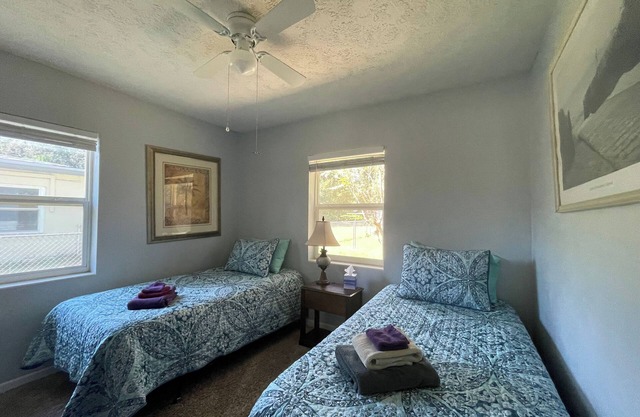 Pet friendly Comfortable 2 bedroom with huge yard and EV charging lvl1