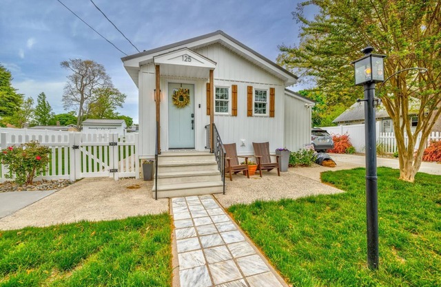 Pet Friendly Cottage Near the Bay