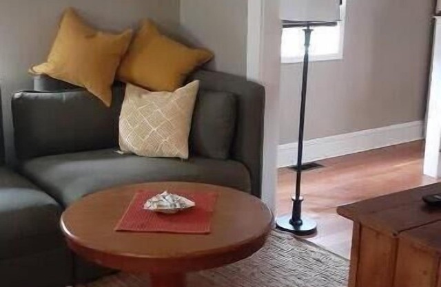 Pet Friendly Cute and Cozy in Sackville.