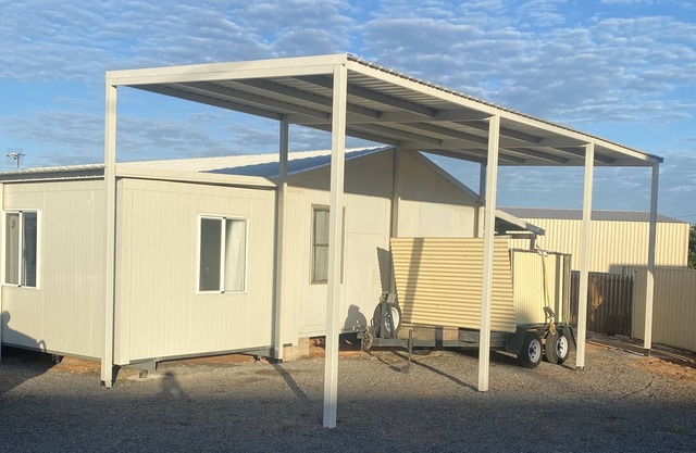 Pet friendly family home located walking distance to the beach, sleeps 8 people