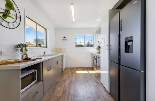 Pet Friendly Fully Fenced Yard - 3 Bedroom House