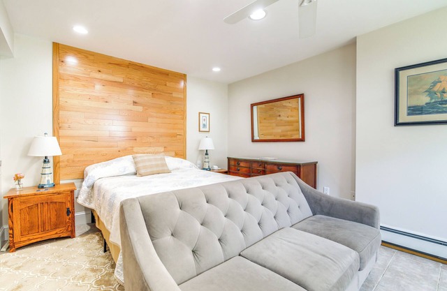 Pet-Friendly Garden Studio ~ 25 Mi to Boston!